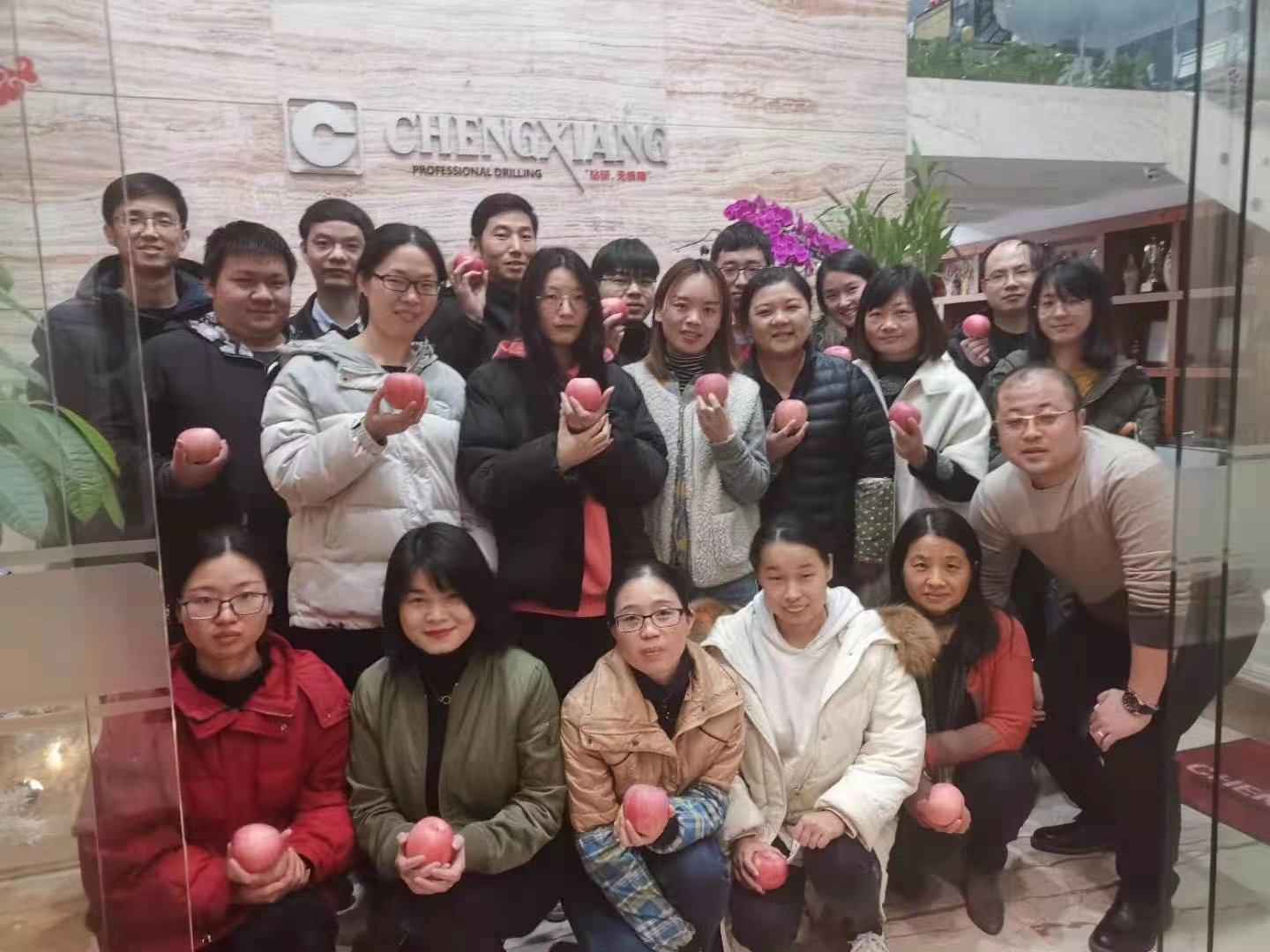 風(fēng)勁帆滿圖新志，砥礪奮進正此時